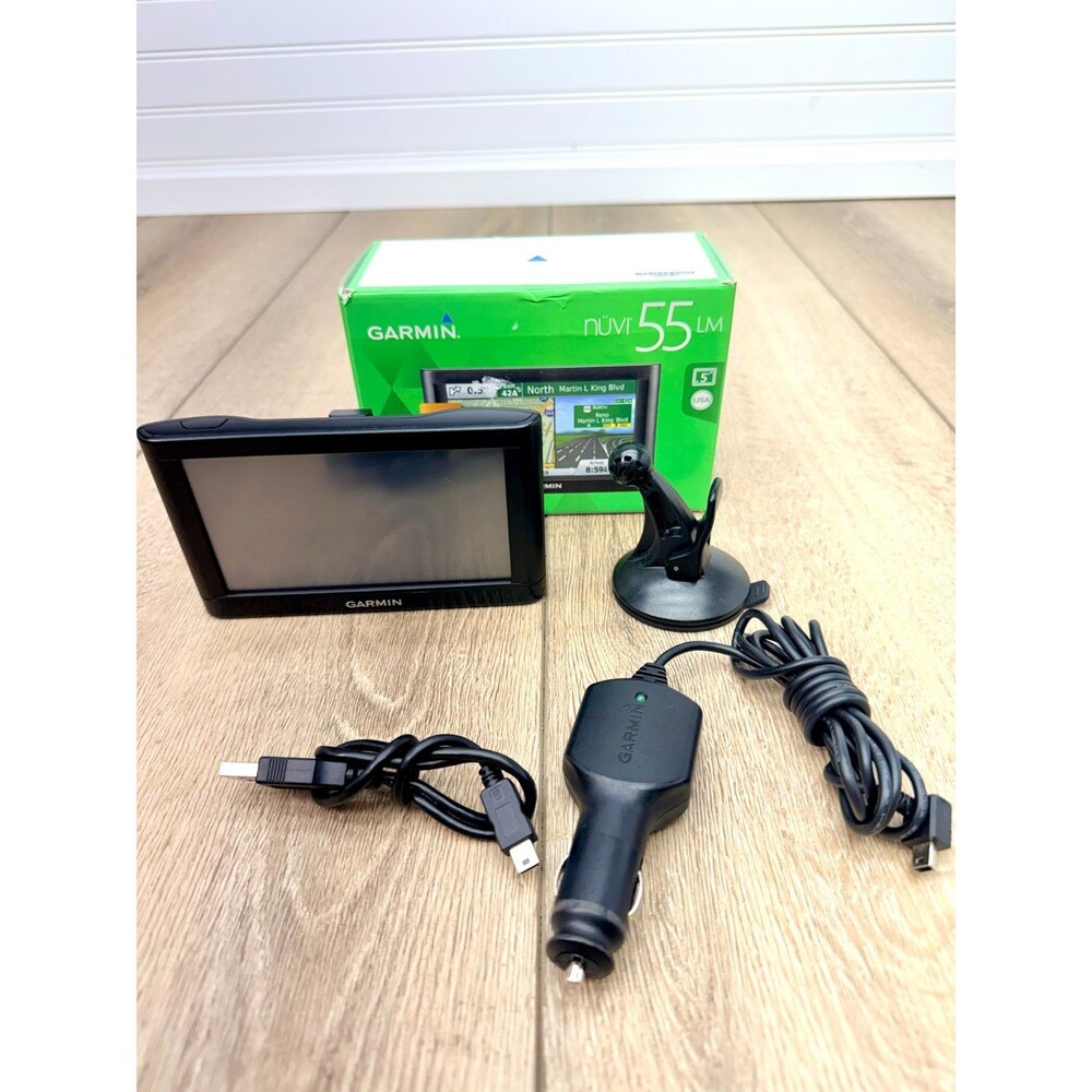 GARMIN Nuvi 55LM GPS Navigation System Bundle - 5 inch Screen - GREAT CONDITION!